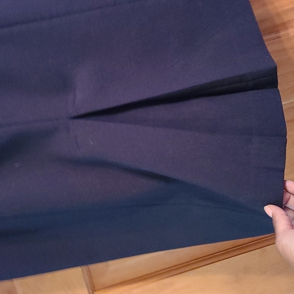 Ann Taylor Zippered Skirt - Picture 4 of 9